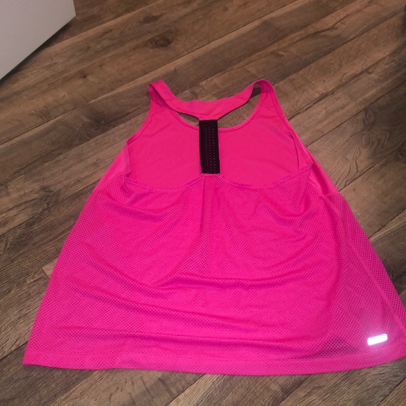 Workout top - Picture 2 of 2